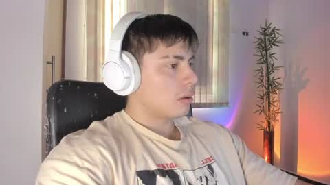 Snapshot of gio_russo chatting on 06/14/26, 07:16 GioRusso online show from 06/14/26, 07:16