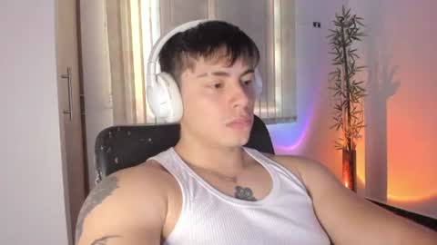 Snapshot of gio_russo chatting on 06/19/26, 07:50 GioRusso online show from 06/19/26, 07:50