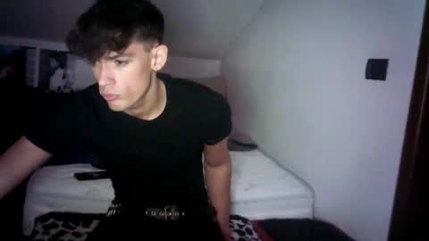 giovyyx online show from 02/15/25, 03:42