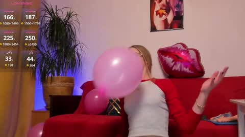 Nikki online show from 02/12/25, 04:22