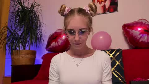 Nikki online show from 02/13/25, 04:17