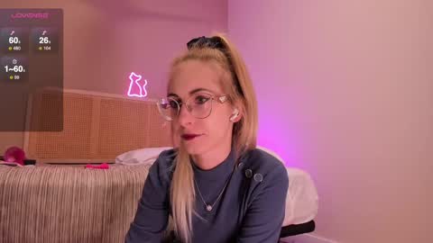 Nikki online show from 02/28/25, 04:20