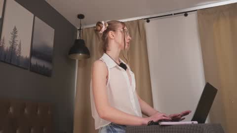 Nikki online show from 09/19/25, 11:00