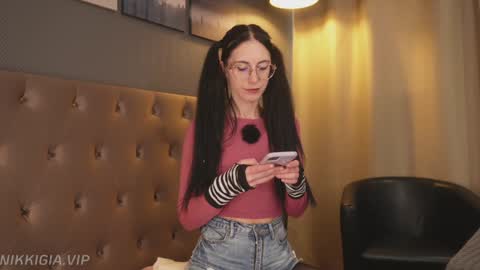 Nikki online show from 11/21/25, 12:04