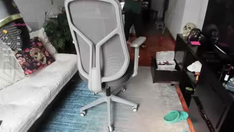 girl_inline online show from 10/12/25, 07:24