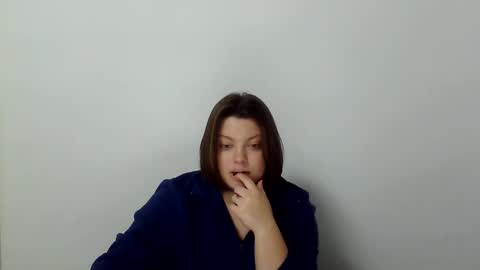 girl_leya online show from 11/18/25, 08:13