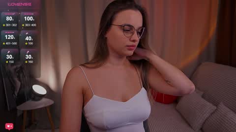 Snapshot of girl_peach_ chatting on 02/04/25, 07:22 Kate online show from 02/04/25, 07:22