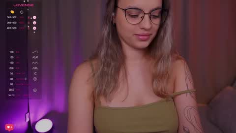 Snapshot of girl_peach_ chatting on 02/26/25, 07:49 Kate online show from 02/26/25, 07:49