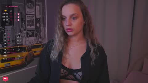 Snapshot of girl_peach_ chatting on 10/29/25, 07:37 Kate online show from 10/29/25, 07:37