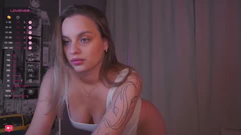 Snapshot of girl_peach_ chatting on 10/31/25, 07:37 Kate online show from 10/31/25, 07:37