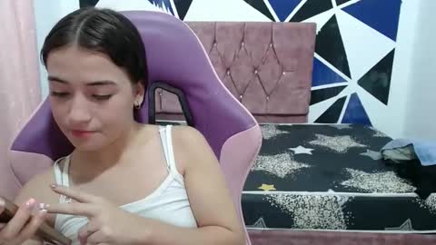 girl_princess18 online show from 10/31/25, 02:45