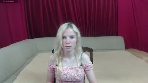 Snapshot of girl_summer97 chatting on 06/19/26, 01:15 Katia online show from 06/19/26, 01:15