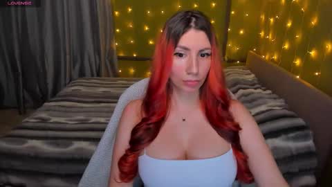 Snapshot of girlfromanothercity chatting on 11/28/25, 06:10 Meowww online show from 11/28/25, 06:10