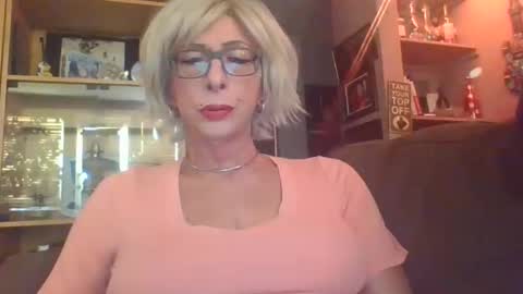 Girlinrock online show from 10/19/25, 12:55