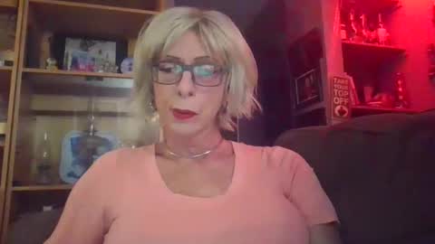 Snapshot of girlinrock chatting on 11/15/25, 01:58 Girlinrock online show from 11/15/25, 01:58