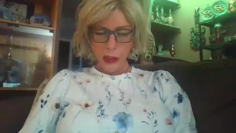 Snapshot of girlinrock chatting on 01/06/26, 01:42 Girlinrock online show from 01/06/26, 01:42