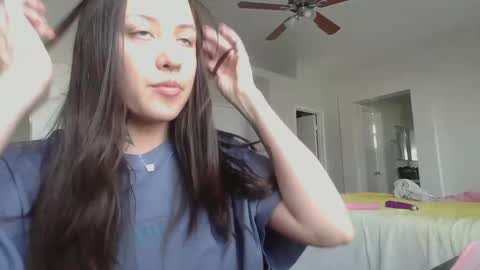 Snapshot of girlnextdoor702 chatting on 01/01/25, 09:52 Jasmine online show from 01/01/25, 09:52