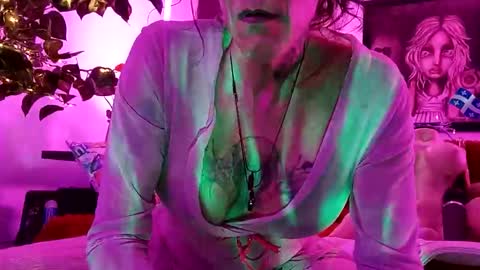 Snapshot of girls227445638252 chatting on 04/05/26, 03:04 girls227445638252 online show from 04/05/26, 03:04