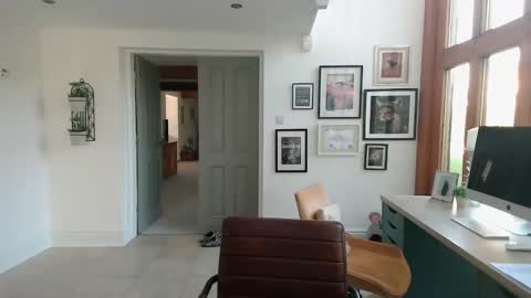 girlsandbikes online show from 09/16/25, 08:15