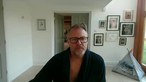 girlsandbikes online show from 09/29/25, 08:52