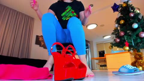 GIRLSQUIRTS  FOLLOW ME online show from 12/23/24, 04:01