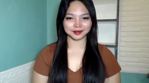 Snapshot of girlthatuneedxxx chatting on 10/22/25, 05:13 Rhaine online show from 10/22/25, 05:13