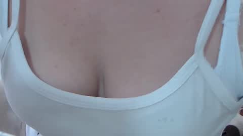 Snapshot of girlvictoria chatting on 11/04/25, 04:17 Victoria online show from 11/04/25, 04:17