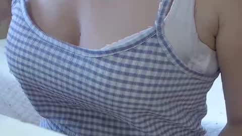 Snapshot of girlvictoria chatting on 11/22/25, 02:27 Victoria online show from 11/22/25, 02:27