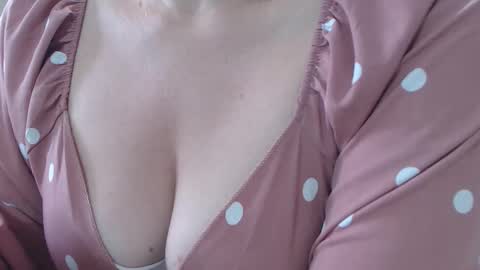 Snapshot of girlvictoria chatting on 11/26/25, 01:01 Victoria online show from 11/26/25, 01:01