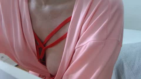 Snapshot of girlvictoria chatting on 11/30/25, 02:32 Victoria online show from 11/30/25, 02:32