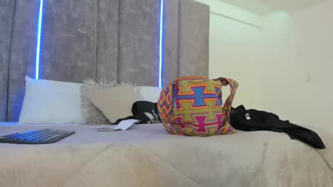 Snapshot of giselamaru chatting on 02/17/25, 11:44     online show from 02/17/25, 11:44