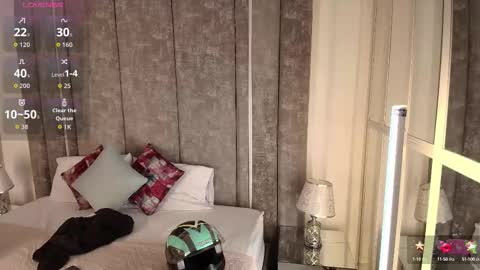 Snapshot of giselamaru chatting on 09/17/25, 12:18     online show from 09/17/25, 12:18