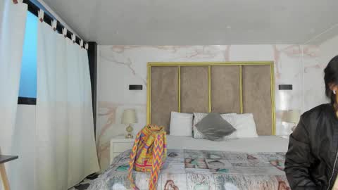 Snapshot of giselamaru chatting on 11/16/25, 11:27 online show from 11/16/25, 11:27