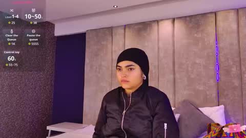 Snapshot of giselamaru chatting on 11/23/25, 10:59 online show from 11/23/25, 10:59