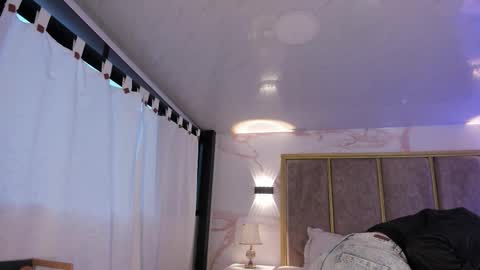 Snapshot of giselamaru chatting on 11/27/25, 11:01 online show from 11/27/25, 11:01