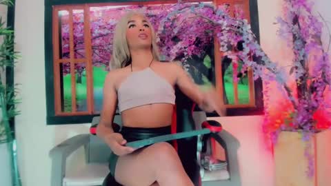 Gisel online show from 01/04/25, 07:44