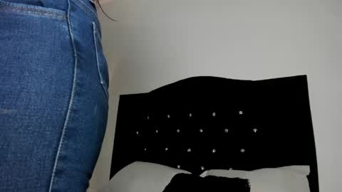 Snapshot of gisell_antonella chatting on 04/22/26, 01:23 Gisell online show from 04/22/26, 01:23