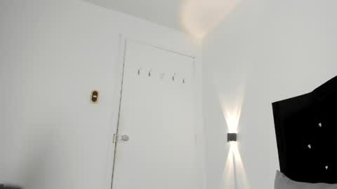 Snapshot of gisell_antonella chatting on 04/29/26, 01:37 Gisell online show from 04/29/26, 01:37