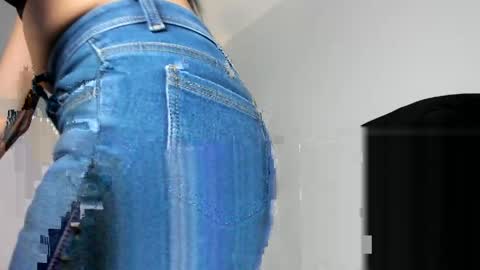 Snapshot of gisell_antonella chatting on 05/12/26, 01:41 Gisell online show from 05/12/26, 01:41