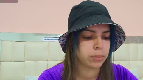 Snapshot of gisell_gomez chatting on 11/07/25, 12:27 Gisell online show from 11/07/25, 12:27