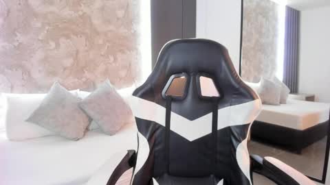 Snapshot of giselle_anelise chatting on 03/31/26, 03:30 giselle_anelise online show from 03/31/26, 03:30