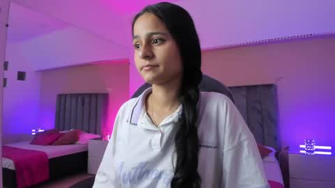 GISELLE ROLDAN online show from 04/16/26, 12:28