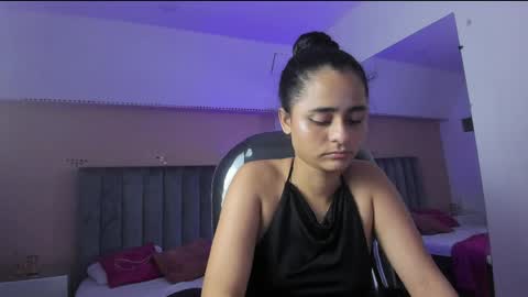 GISELLE ROLDAN online show from 05/27/26, 03:14