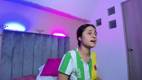 Snapshot of giselle_roldan chatting on 06/18/26, 09:14 GISELLE ROLDAN online show from 06/18/26, 09:14