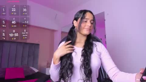 Snapshot of giselle_roldan chatting on 07/01/26, 03:19 GISELLE ROLDAN online show from 07/01/26, 03:19