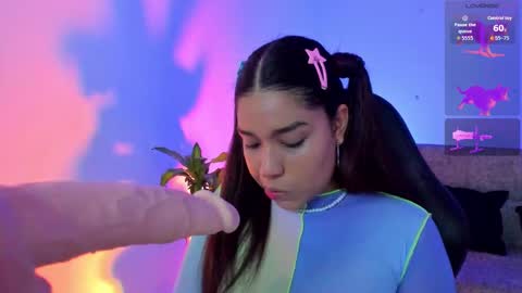 Snapshot of giselle_upp chatting on 11/12/25, 04:24 Giselle online show from 11/12/25, 04:24