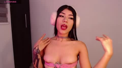 Snapshot of giselleblare chatting on 02/21/25, 06:40 giselleblare online show from 02/21/25, 06:40