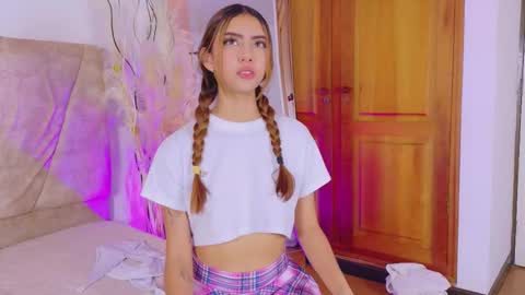 Snapshot of giselleclair chatting on 03/11/26, 03:23 giselleclair online show from 03/11/26, 03:23