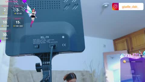 Snapshot of giselleclair chatting on 04/13/26, 05:35 giselleclair online show from 04/13/26, 05:35