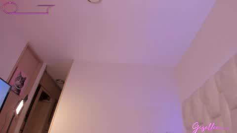 Snapshot of gisellee__ chatting on 04/07/26, 06:52 online show from 04/07/26, 06:52